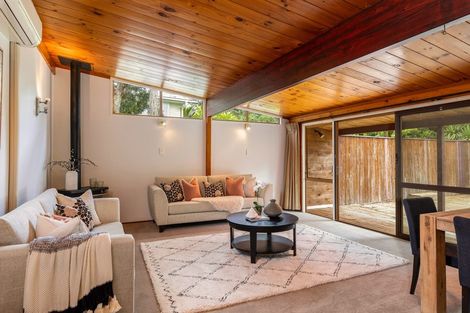 Photo of property in 18 Kawaka Street, Titirangi, Auckland, 0604