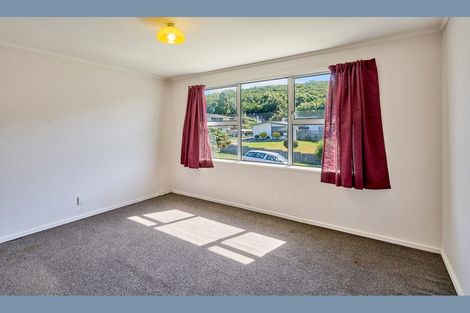 Photo of property in 17 Rembrandt Avenue, Tawa, Wellington, 5028