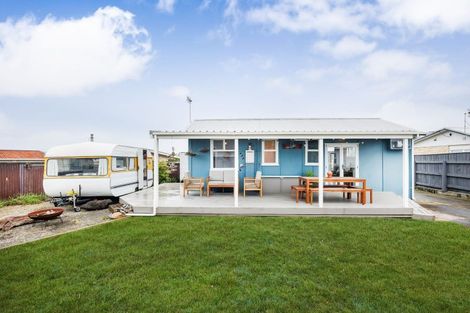 Photo of property in 10 Kent Terrace, Foxton Beach, Foxton, 4815