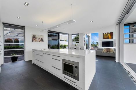 Photo of property in 7 Karemoana Drive, Te Atatu Peninsula, Auckland, 0610