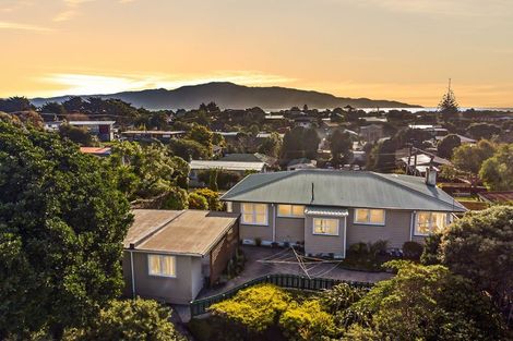 Photo of property in 8 Francis Road, Paraparaumu Beach, Paraparaumu, 5032