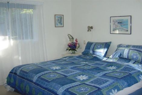 Photo of property in 2/20 Russell Street, Stanley Point, Auckland, 0624