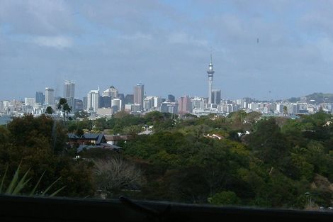 Photo of property in 77 Lake Road, Northcote, Auckland, 0627