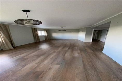 Photo of property in 1b Montana Avenue, Murrays Bay, Auckland, 0630