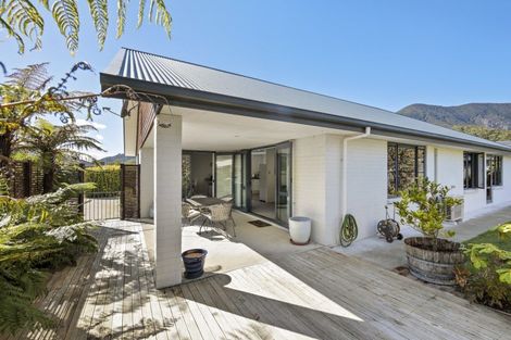 Photo of property in 5 Whitby Close, Waikawa, Picton, 7220