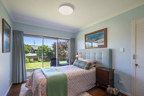 Photo of property in 64 Kotare Street, Waikanae, 5036