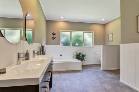 Photo of property in 80 Clearview Road, Lepperton, New Plymouth, 4373