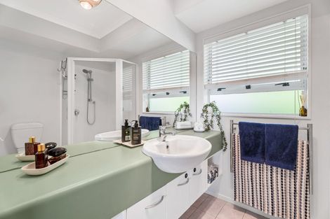Photo of property in 31 Gillett Place, Botany Downs, Auckland, 2014