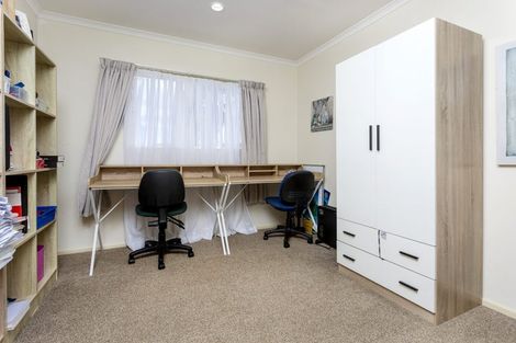 Photo of property in 21 Crimson Park, Oteha, Auckland, 0632