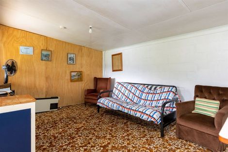 Photo of property in 1974 Queen Charlotte Drive, Momorangi Bay, Picton, 7281