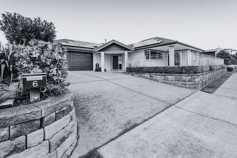 Photo of property in 6 Saint Andrews Parkway, Waiwhakaiho, New Plymouth, 4312