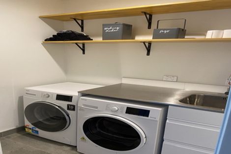 Photo of property in 7 Margan Avenue, New Lynn, Auckland, 0600