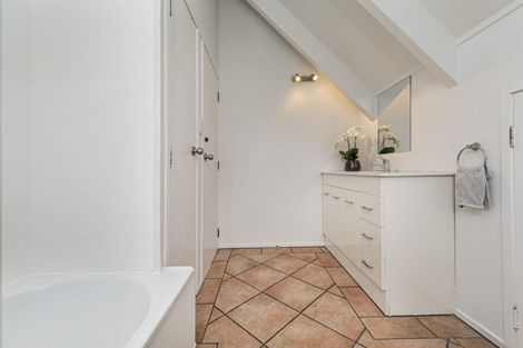 Photo of property in 2/7 Springfield Street, Forrest Hill, Auckland, 0620