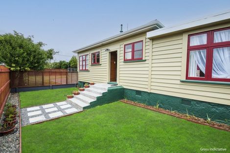 Photo of property in 73 Queenwood Road, Levin, 5510