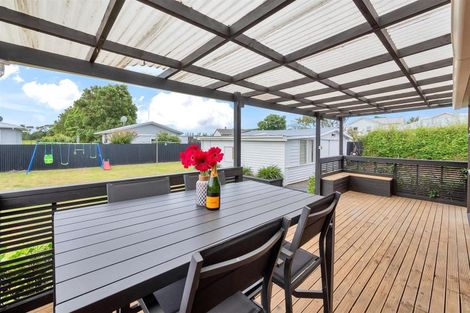 Photo of property in 44 Pukeroa Place, Papakura, 2110