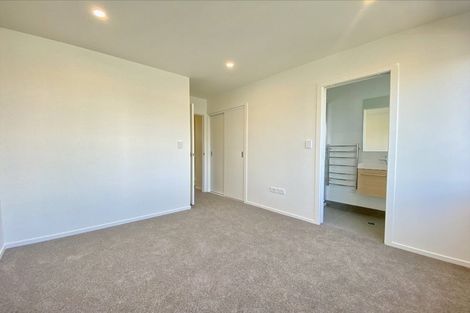 Photo of property in 5/12 Enderby Drive, Te Atatu Peninsula, Auckland, 0610