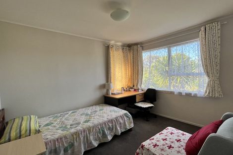 Photo of property in 25 Halberg Street, Glenfield, Auckland, 0629