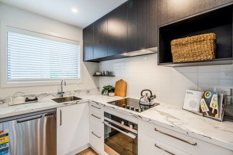 Photo of property in 5c Nea Place, Hillcrest, Auckland, 0627