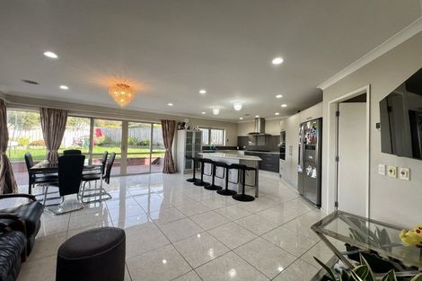 Photo of property in 26 Tamworth Crescent, Newlands, Wellington, 6037