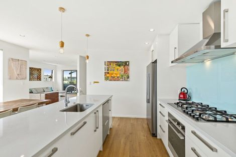 Photo of property in 10 Te Mauri Place, Omaha, 0986