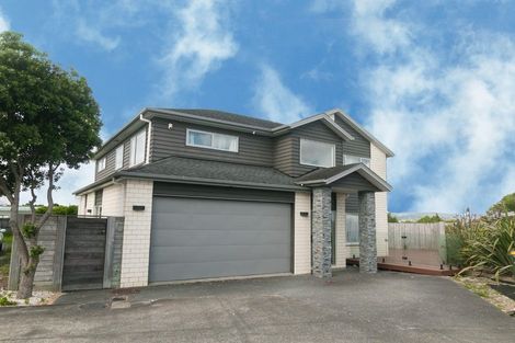 Photo of property in 69 Bordeaux Parade, Te Atatu South, Auckland, 0610