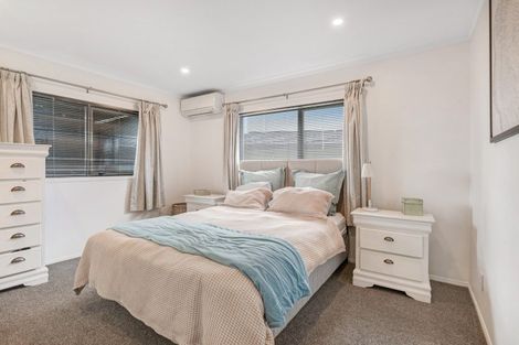 Photo of property in 42 Albatross Road, Red Beach, 0932