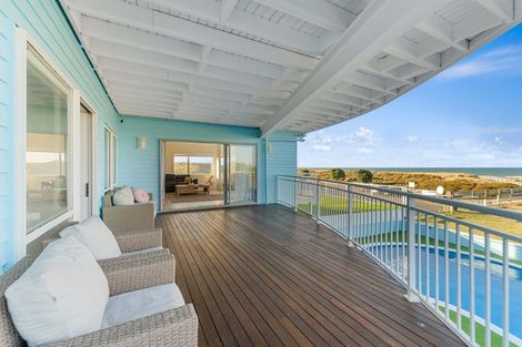 Photo of property in 1011 Papamoa Beach Road, Papamoa Beach, Papamoa, 3118