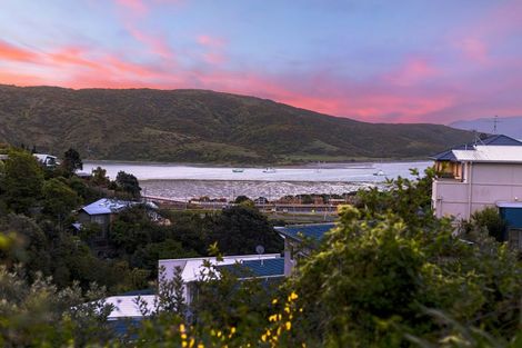 Photo of property in 8 Paremata Drive, Paremata, Porirua, 5024