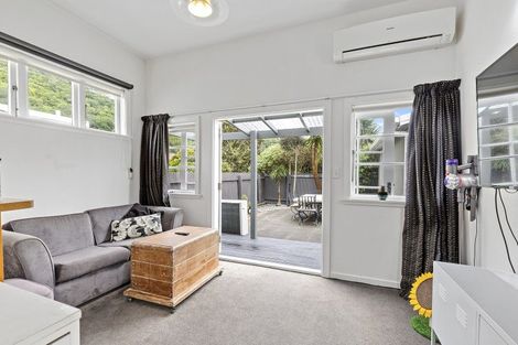 Photo of property in 34 Rua Street, Lyall Bay, Wellington, 6022