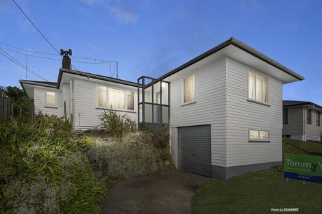 Photo of property in 22 Kenmore Street, Newlands, Wellington, 6037