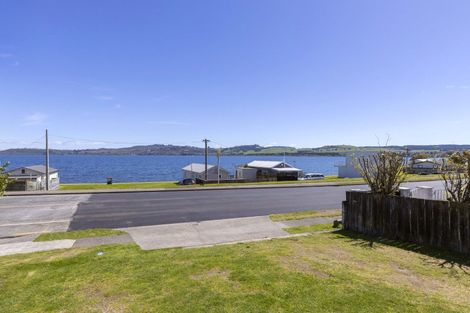 Photo of property in 1/202 Lake Terrace, Waipahihi, Taupo, 3330