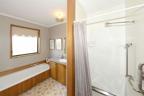Photo of property in 15 Kamahi Place, Bishopdale, Christchurch, 8051