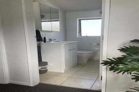 Photo of property in 133f1 Queens Drive, Lyall Bay, Wellington, 6022