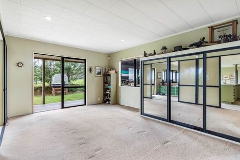 Photo of property in 98 Sunset Road, Unsworth Heights, Auckland, 0632