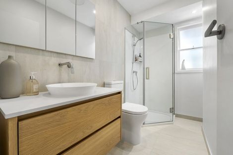 Photo of property in 1/33 Exmouth Road, Northcote, Auckland, 0627