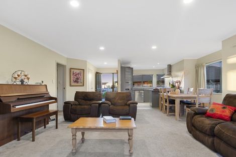 Photo of property in 8 Mynah Place, Welcome Bay, Tauranga, 3112