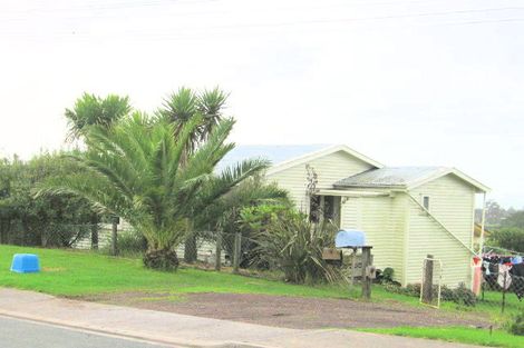 Photo of property in 15 Moffat Road, Red Beach, 0932