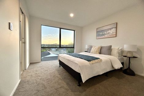 Photo of property in 11 Kayle Glen, West Harbour, Auckland, 0618