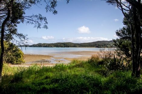Photo of property in 2 Manawaora Road, Russell, 0272