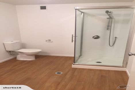 Photo of property in 68 Mountain Road, Henderson Valley, Auckland, 0612