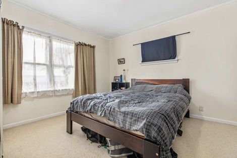 Photo of property in 10 Bishop Street, Green Bay, Auckland, 0604