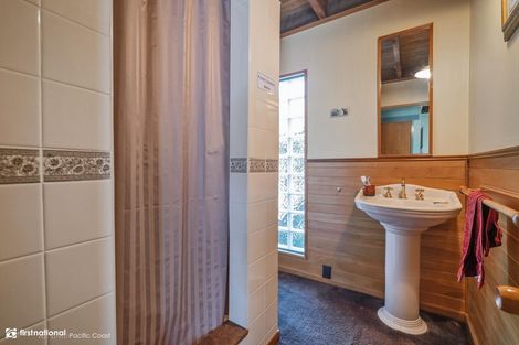 Photo of property in 35 Whiritoa Beach Road, Whiritoa, Whangamata, 3691