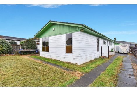 Photo of property in 8 Becker Drive, Weymouth, Auckland, 2103