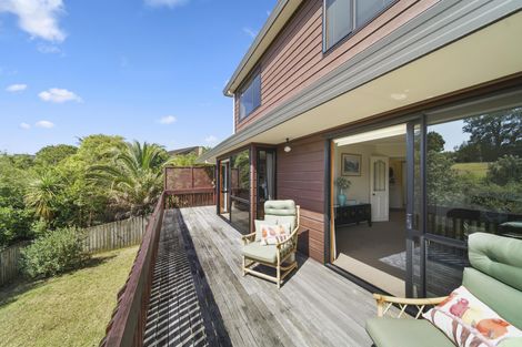 Photo of property in 93a Botany Road, Botany Downs, Auckland, 2010
