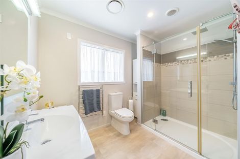 Photo of property in 1 Valley View Way, Timberlea, Upper Hutt, 5018