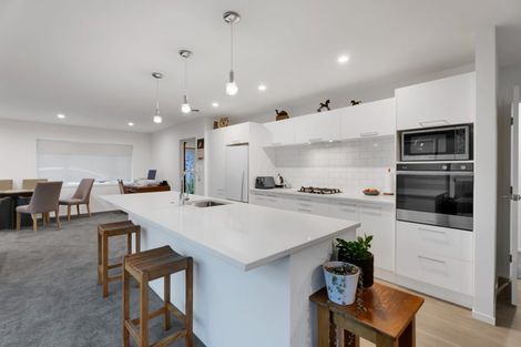 Photo of property in 2 Rayner Way, Glen Avon, New Plymouth, 4312