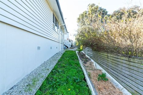 Photo of property in 8a Gloria Avenue, Te Atatu Peninsula, Auckland, 0610