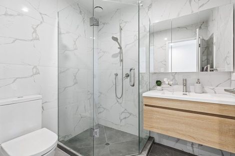 Photo of property in 21 Divich Avenue, Te Atatu South, Auckland, 0610