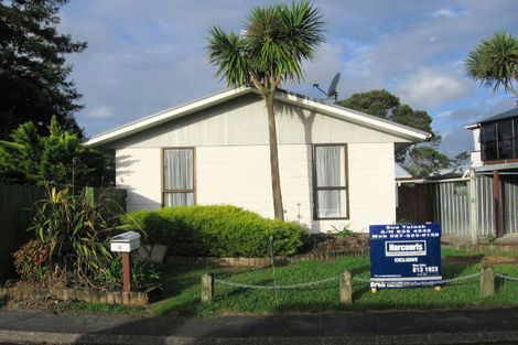 Photo of property in 6 Glen Close, Glen Eden, Auckland, 0602