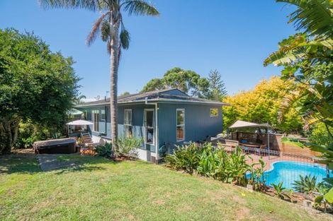 Photo of property in 1 John Downs Drive, Browns Bay, Auckland, 0630